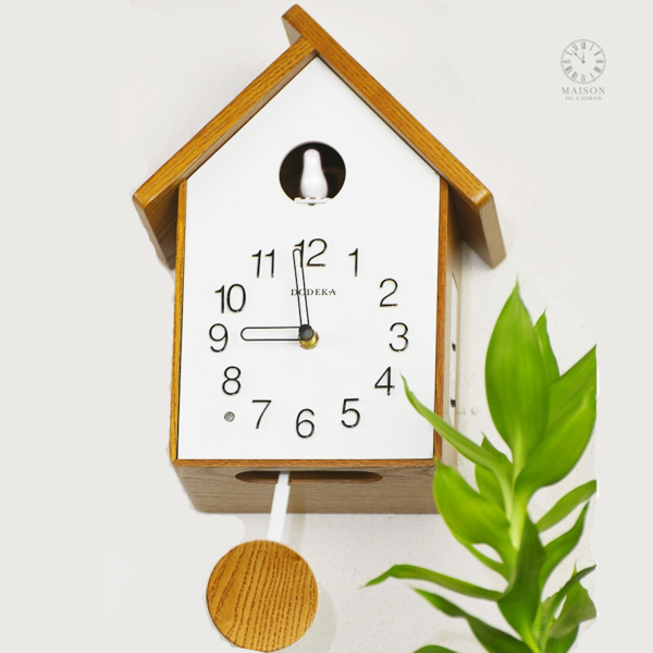 Coucou horloge au style minimaliste pour décoration moderne