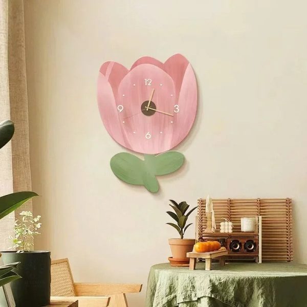 Horloge décorative avec motif floral, ambiance douce