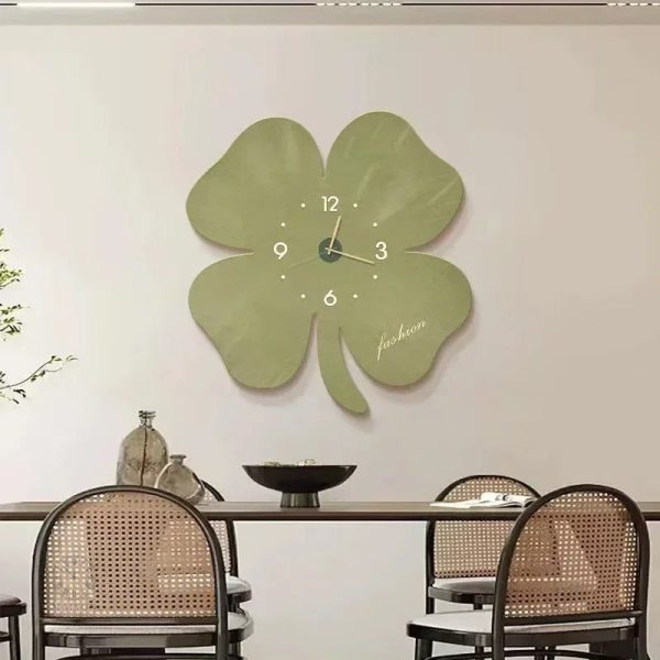Horloge murale florale, ajout coloré à la pièce