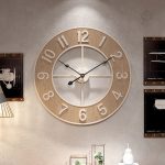 Grande horloge en bois au design intemporel