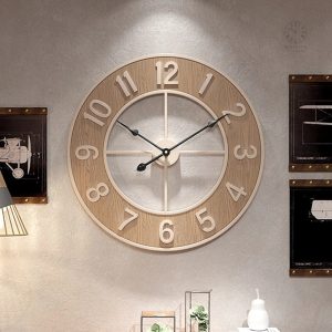 Grande horloge en bois au design intemporel
