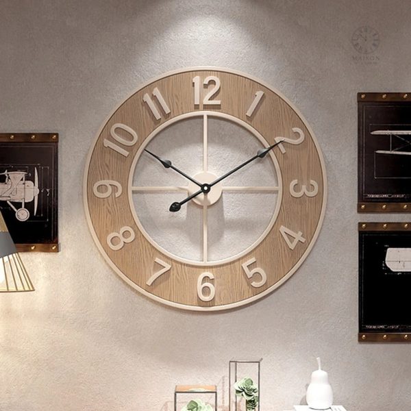 Grande horloge en bois au design intemporel