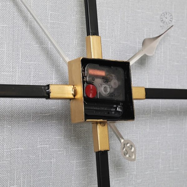 Horloge carrée minimaliste pour un look chic