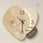 Accessoire décoratif : horloge murale en bois