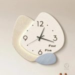 Élégante horloge murale au style naturel