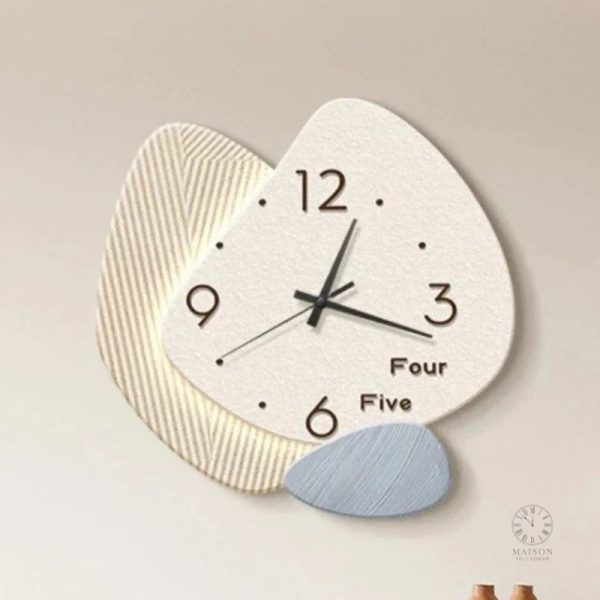 Élégante horloge murale au style naturel