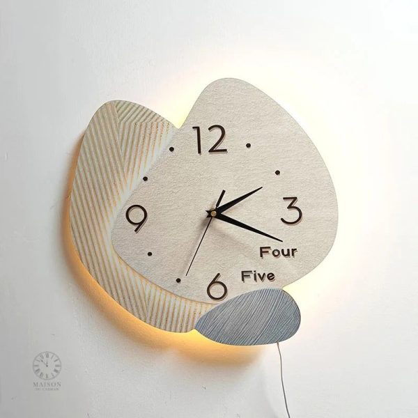 Style contemporain : horloge murale en matériaux naturels