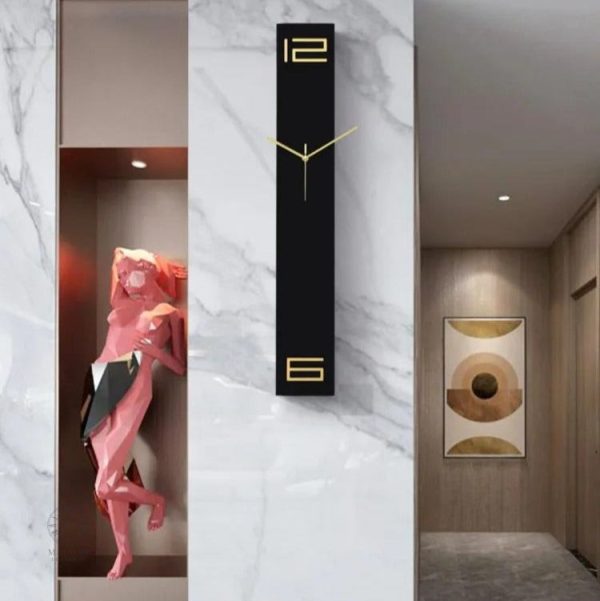 Grande horloge en bois pour un look contemporain