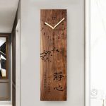 Grande horloge murale en bois décoratif