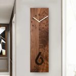 Horloge murale en bois naturel et moderne