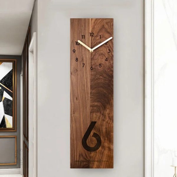 Horloge murale en bois naturel et moderne