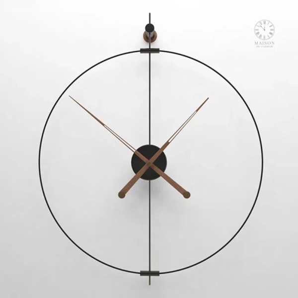 Grande horloge murale avec chiffres stylisés
