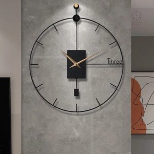 Horloge murale en métal au design contemporain