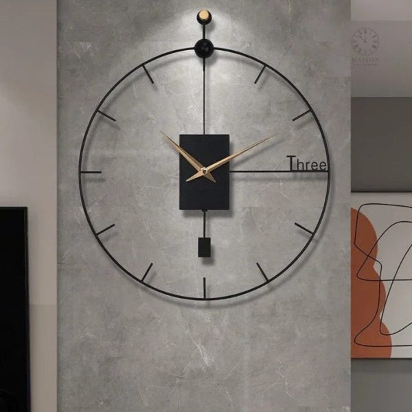 Horloge murale en métal au design contemporain