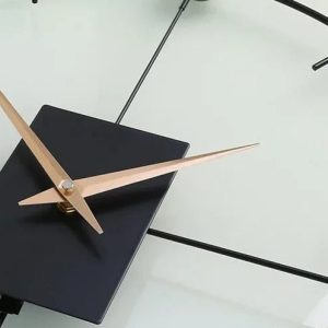 Grande horloge en métal pour une décoration murale stylée