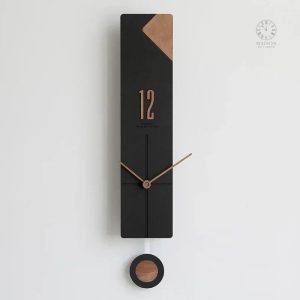 Horloge décorative avec balancier élégant en bois