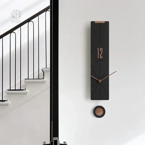 Horloge murale à balancier au design intemporel