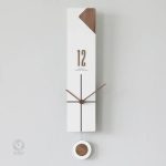 Horloge murale avec balancier, touche artistique