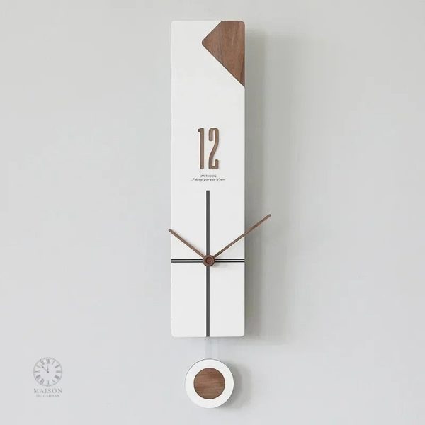 Horloge murale avec balancier, touche artistique