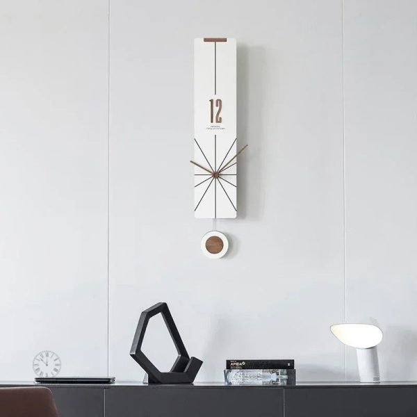 Horloge à balancier au style traditionnel