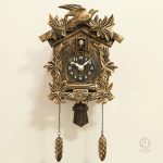 Horloge à coucou en bois traditionnel