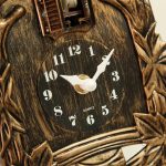 Modèle d'horloge coucou classique et élégant