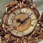 Horloge à poser classique au design raffiné