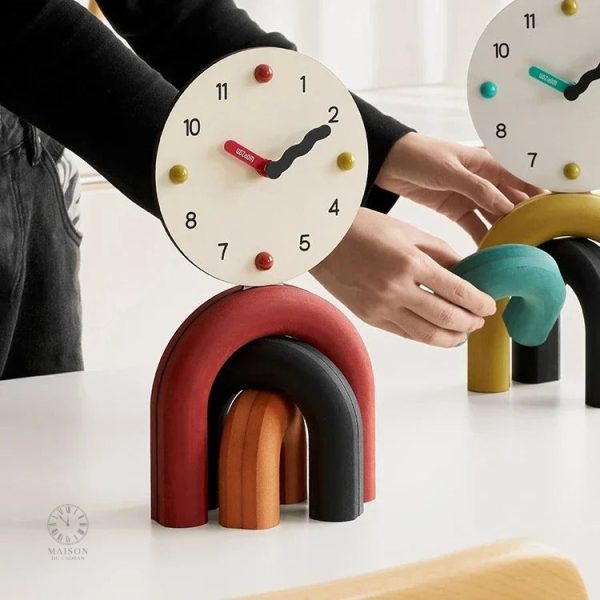 Accessoire de bureau : horloge à poser au design unique