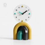 Horloge à poser originale avec un design artistique coloré