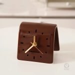 Horloge à poser en céramique aux finitions soignées