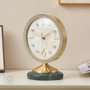 Horloge décorative à poser, style luxe pour un intérieur chic