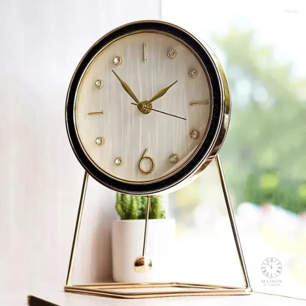 Pendule de luxe à poser pour décoration intérieure
