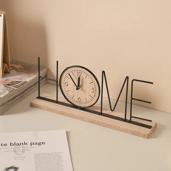 Horloge moderne à poser au design élégant et contemporain