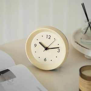Horloge à Poser au style scandinave minimaliste