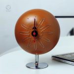 Horloge posée rétro au design vintage élégant