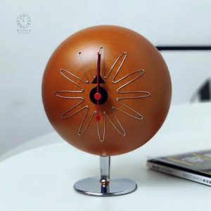 Horloge posée rétro au design vintage élégant