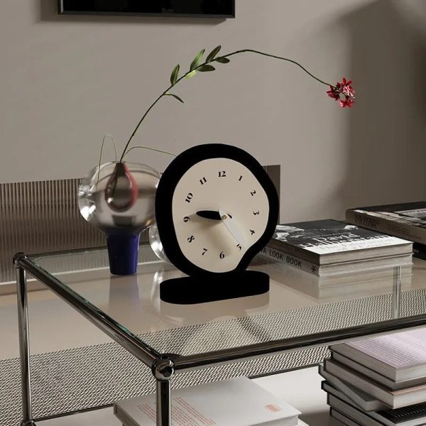 Horloge scandinave à poser pour décoration intérieure