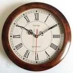 Horloge ancienne au design classique et élégant