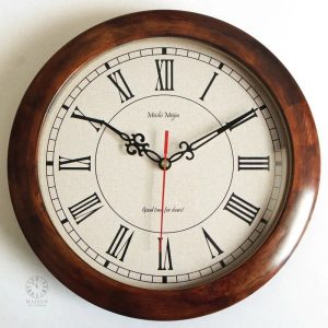 Horloge ancienne au design classique et élégant