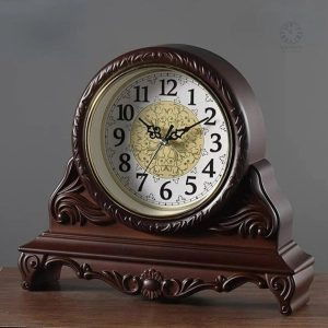 Horloge ancienne à poser au design classique et élégant