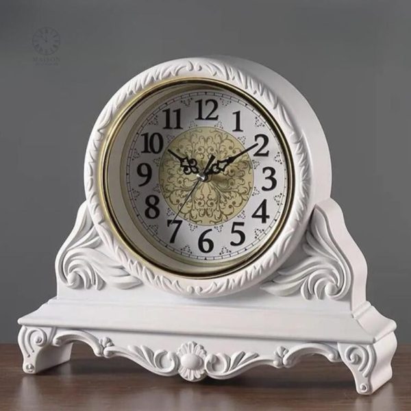 Horloge vintage en bois pour décoration intérieure raffinée