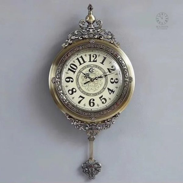 Horloge vintage en bronze, style antique raffiné