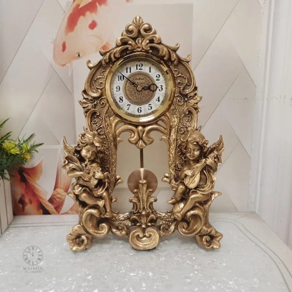 Horloge décorative en bronze avec aiguilles stylisées
