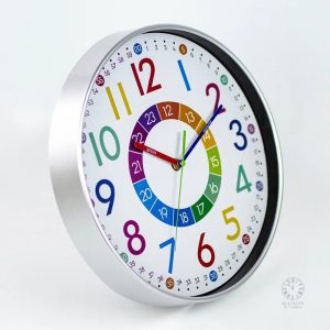 Horloge enfantine avec chiffres et aiguilles pour l'apprentissage