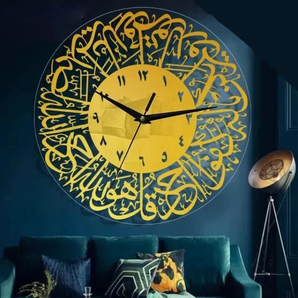 Horloge de bureau avec esthétique arabe traditionnelle