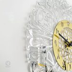 Horloge de bureau avec chiffres arabes distinctifs