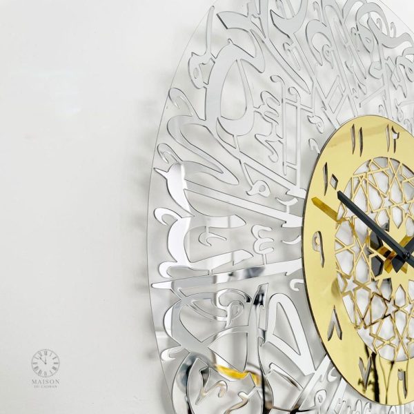 Horloge de bureau avec chiffres arabes distinctifs