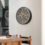 Horloge murale en métal avec engrenages apparents