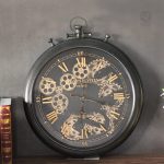Horloge engrenage avec mécanisme tournant