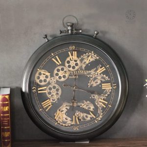 Horloge engrenage avec mécanisme tournant